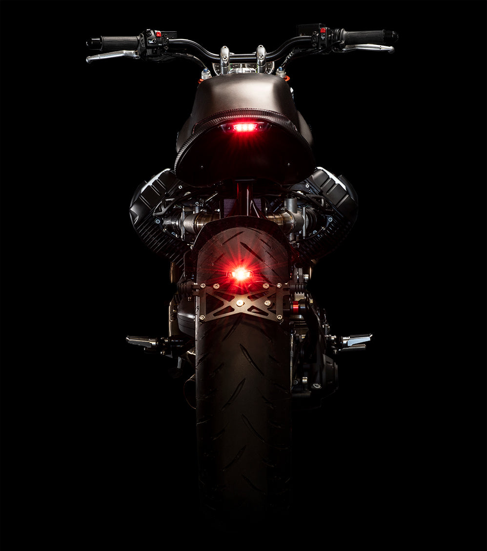 FEATURES & SWITCHGEAR: