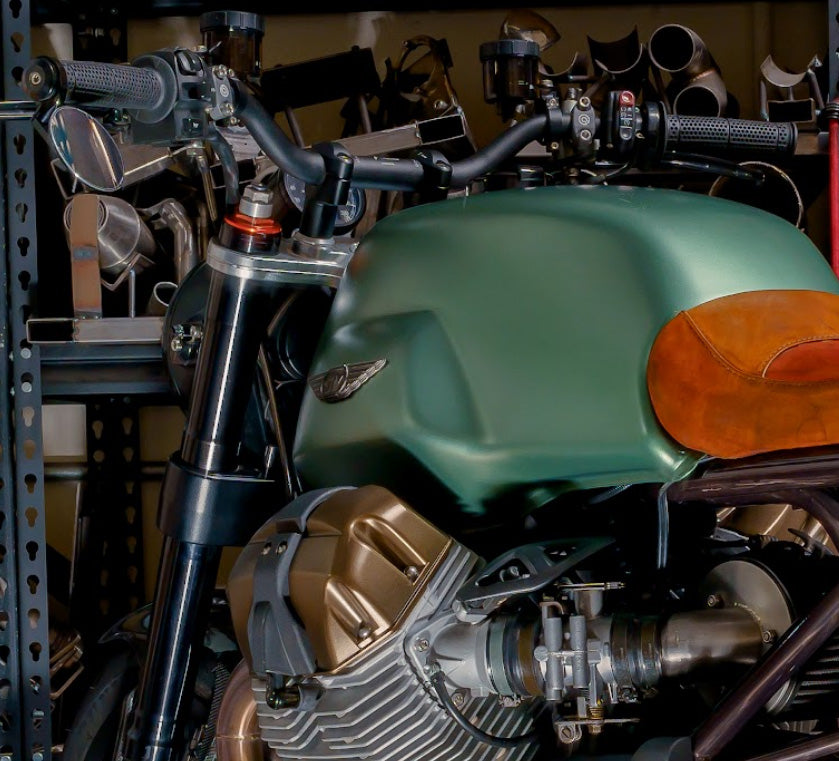 FEATURES & SWITCHGEAR: