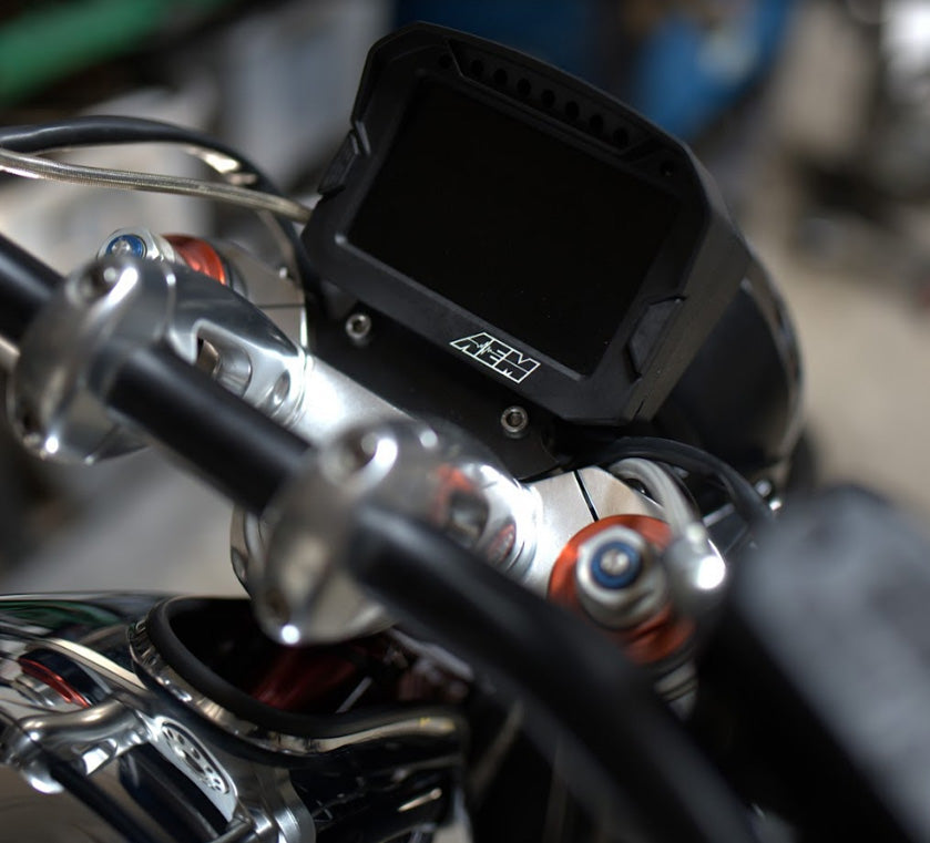 FEATURES & SWITCHGEAR: